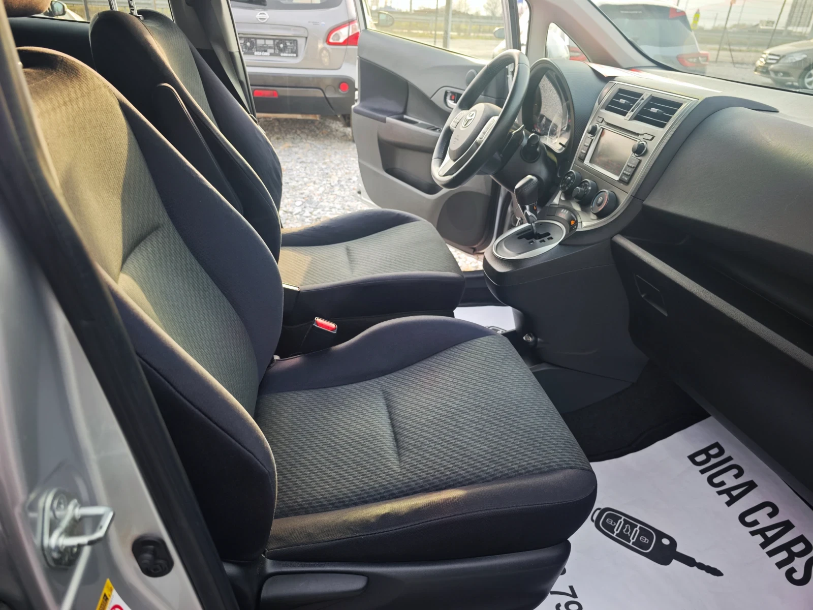 Toyota Verso S 1.4 D4D , снимка 14 - Автомобили и джипове - 48559092