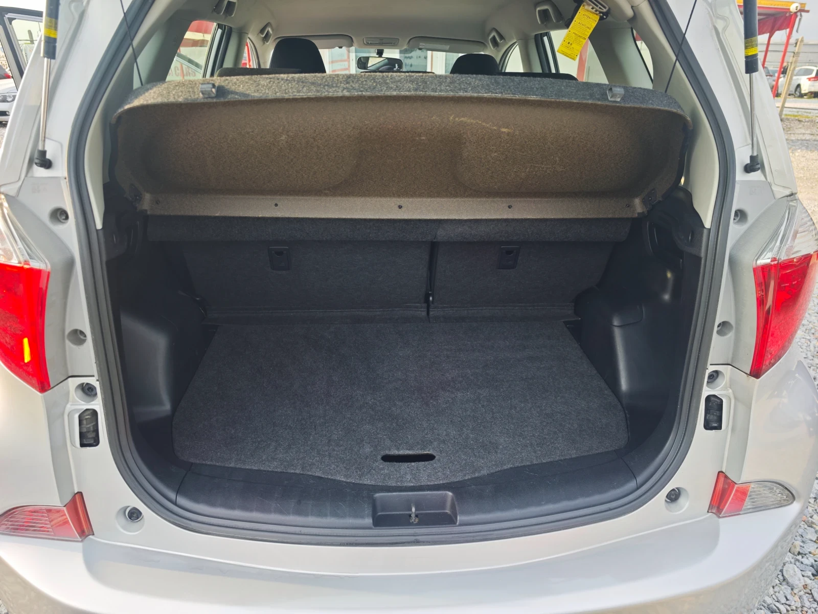 Toyota Verso S 1.4 D4D , снимка 16 - Автомобили и джипове - 48559092