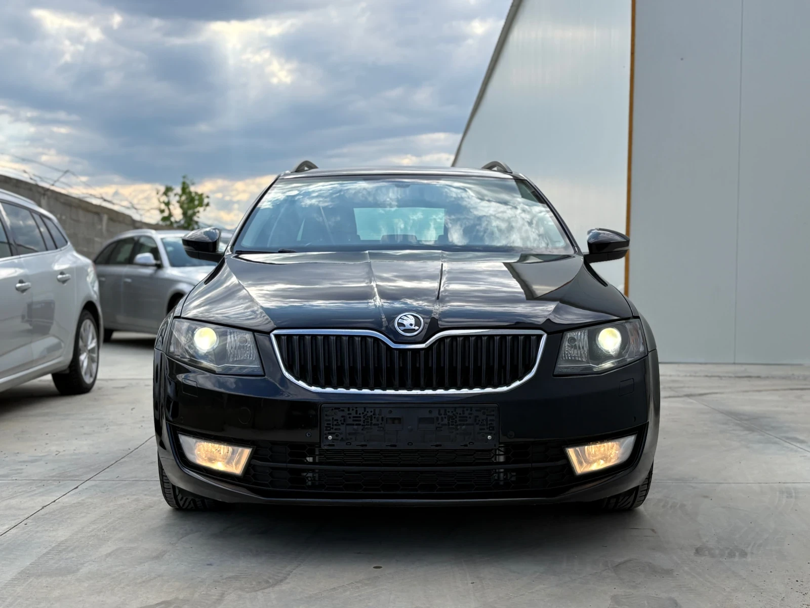 Skoda Octavia 2.0 TDI* 150кс* SportLine* Navi* Подгрев* Xenon*  - изображение 3