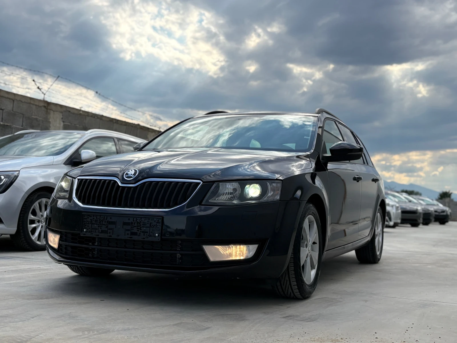 Skoda Octavia 2.0 TDI* 150кс* SportLine* Navi* Подгрев* Xenon*  - изображение 2