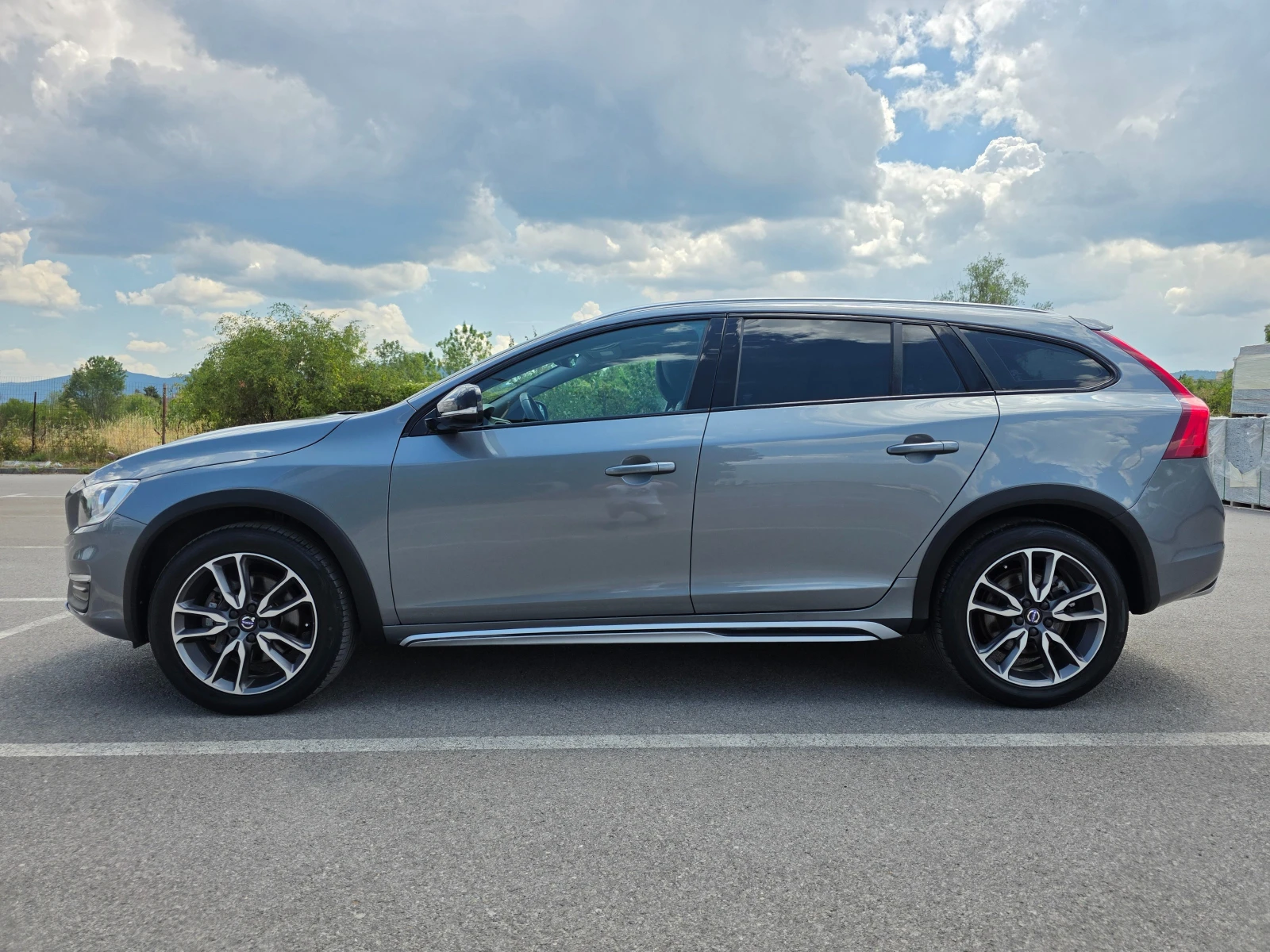 Volvo V60 Cross Country 2.0 D3 4x4 - изображение 8
