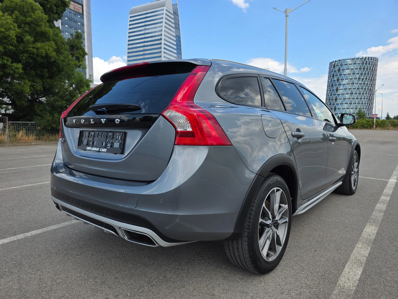 Volvo V60 Cross Country 2.0 D3 4x4 - изображение 4