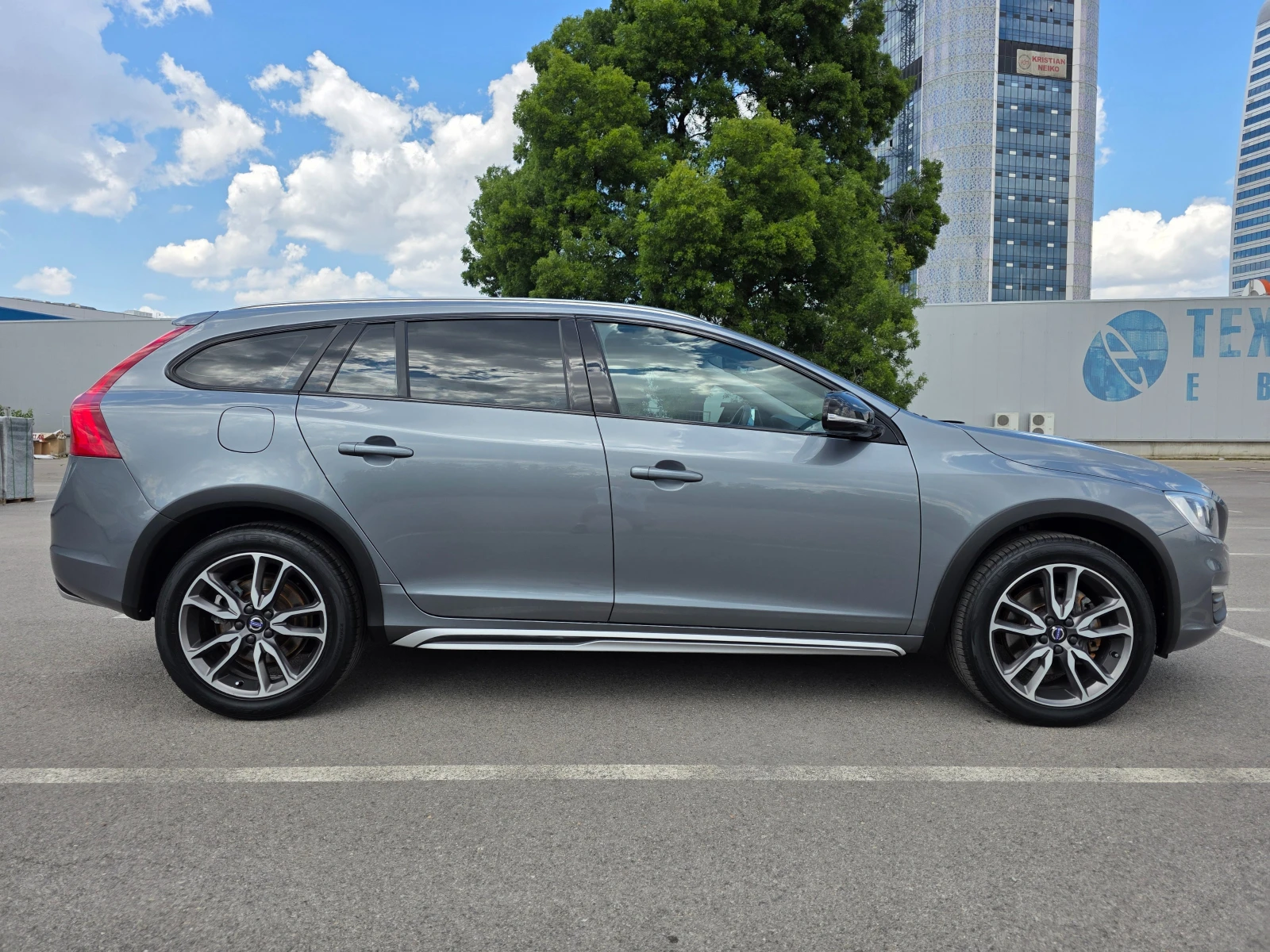Volvo V60 Cross Country 2.0 D3 4x4 - изображение 3
