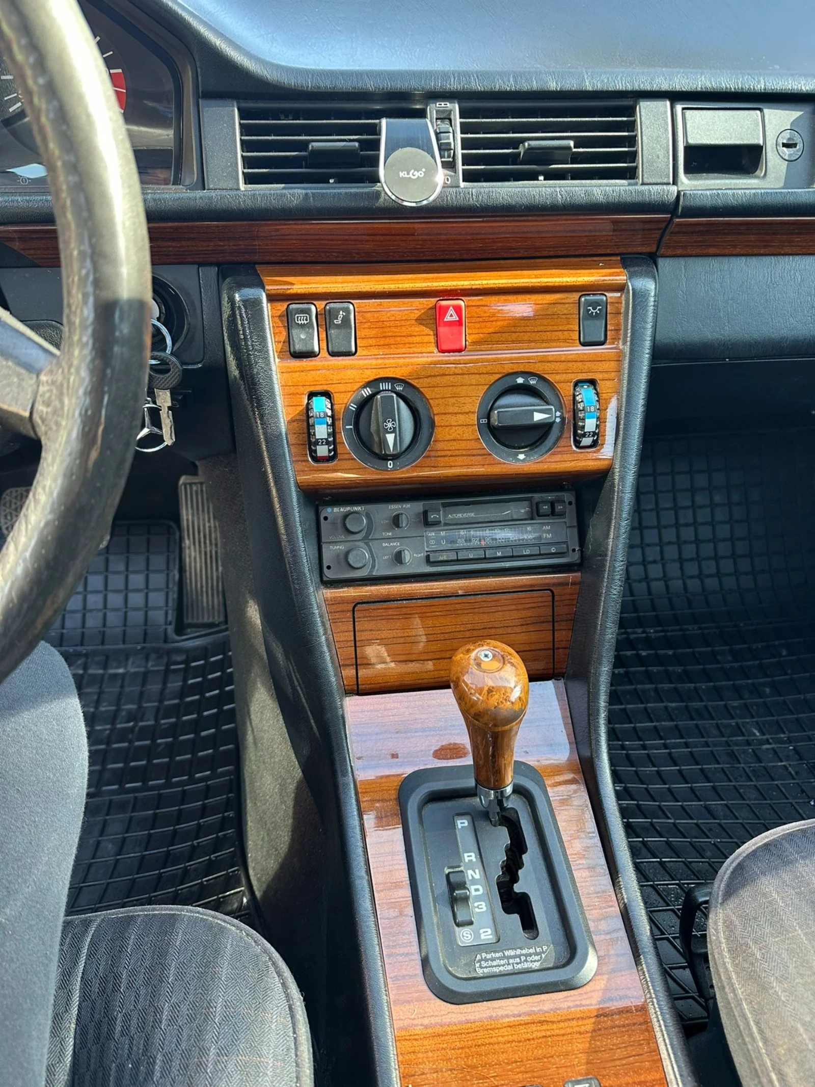 Mercedes-Benz 124 2.0, снимка 9 - Автомобили и джипове - 53906295