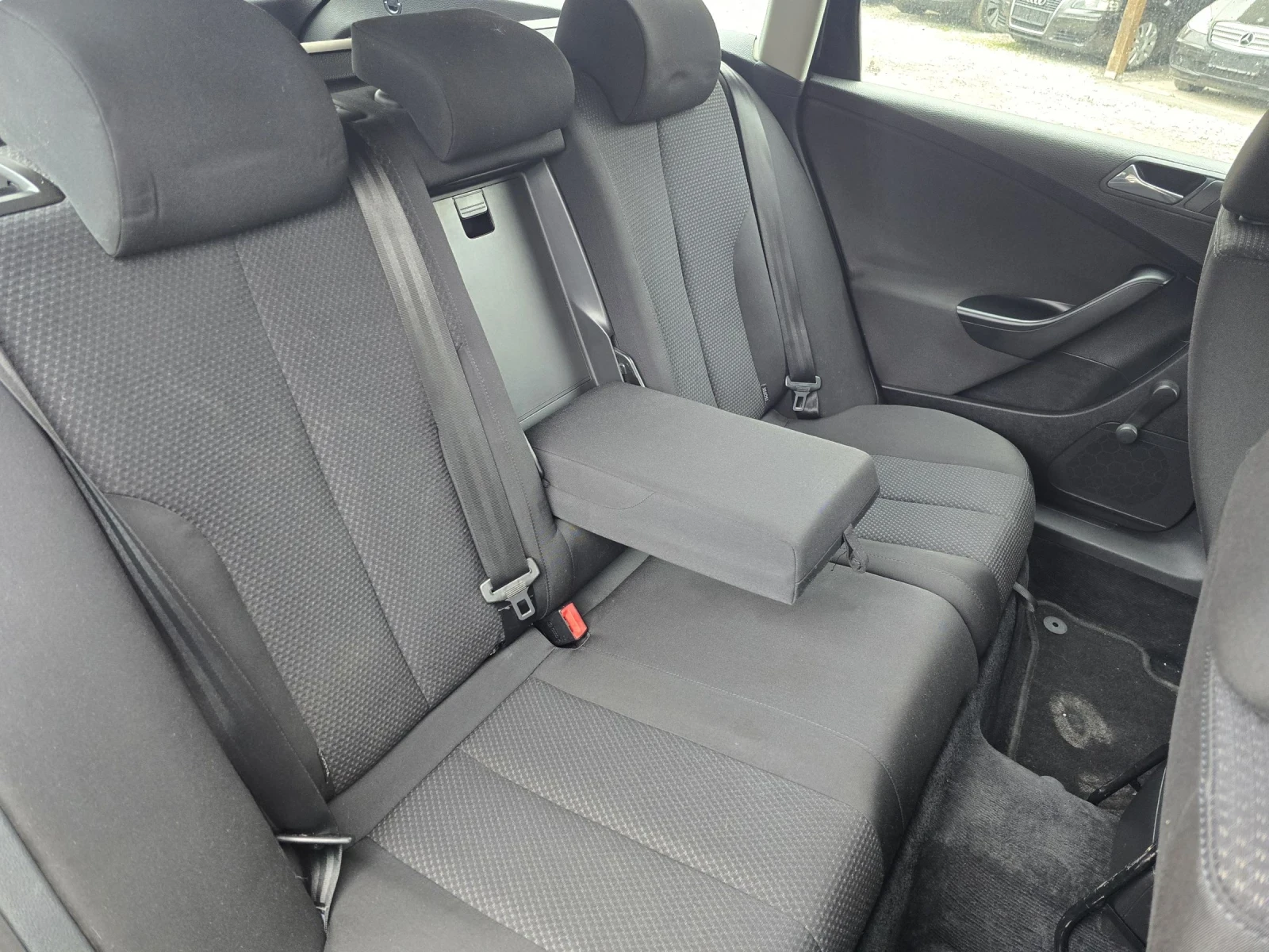 VW Passat 1.9TDI, снимка 9 - Автомобили и джипове - 53955333