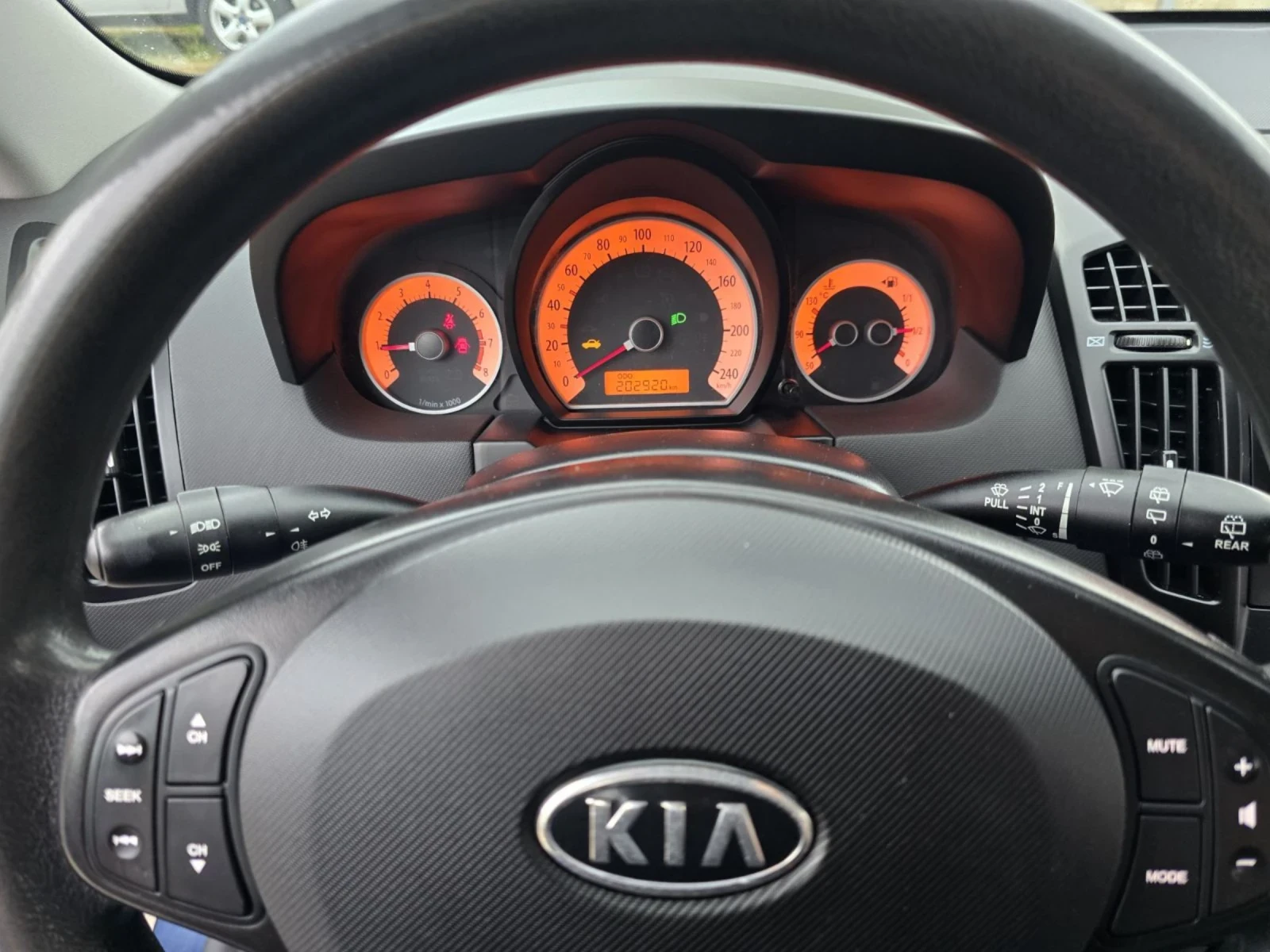 Kia Ceed 1.4i 16V, снимка 14 - Автомобили и джипове - 53955333