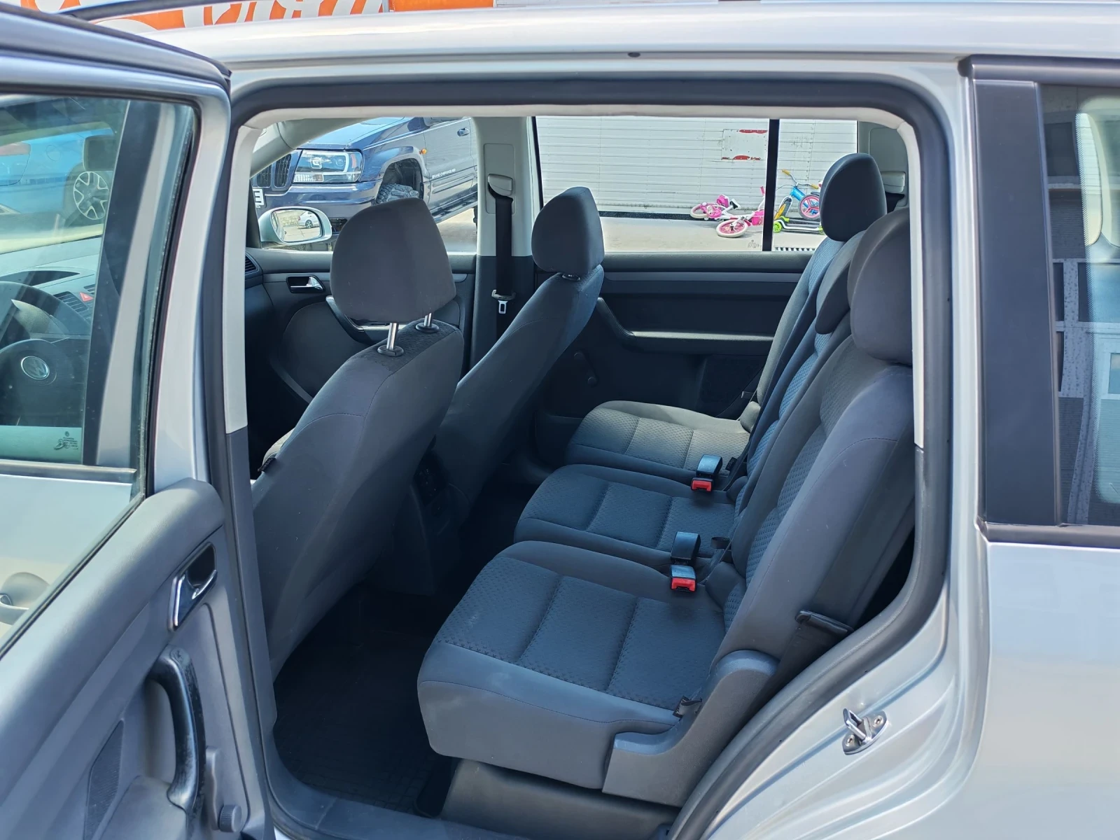 VW Touran 1.9 климатик, снимка 14 - Автомобили и джипове - 55024951