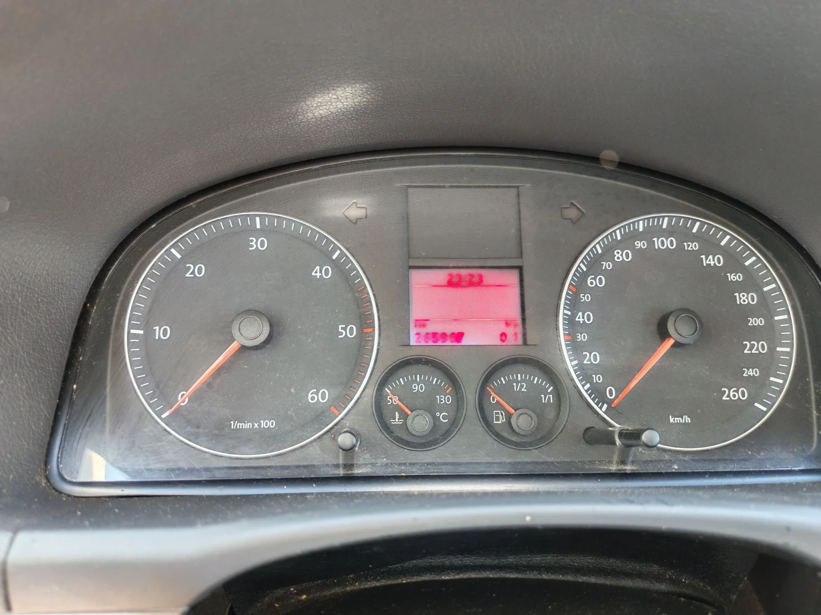 VW Touran 1.9 климатик, снимка 16 - Автомобили и джипове - 55024951