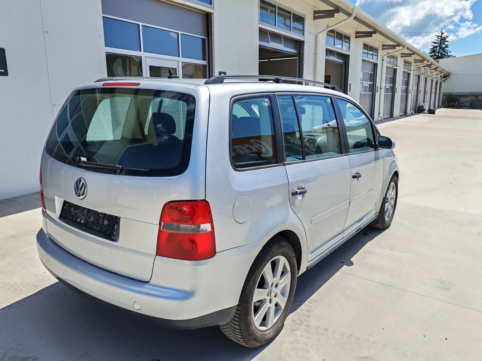 VW Touran 1.9 климатик, снимка 12 - Автомобили и джипове - 55024951
