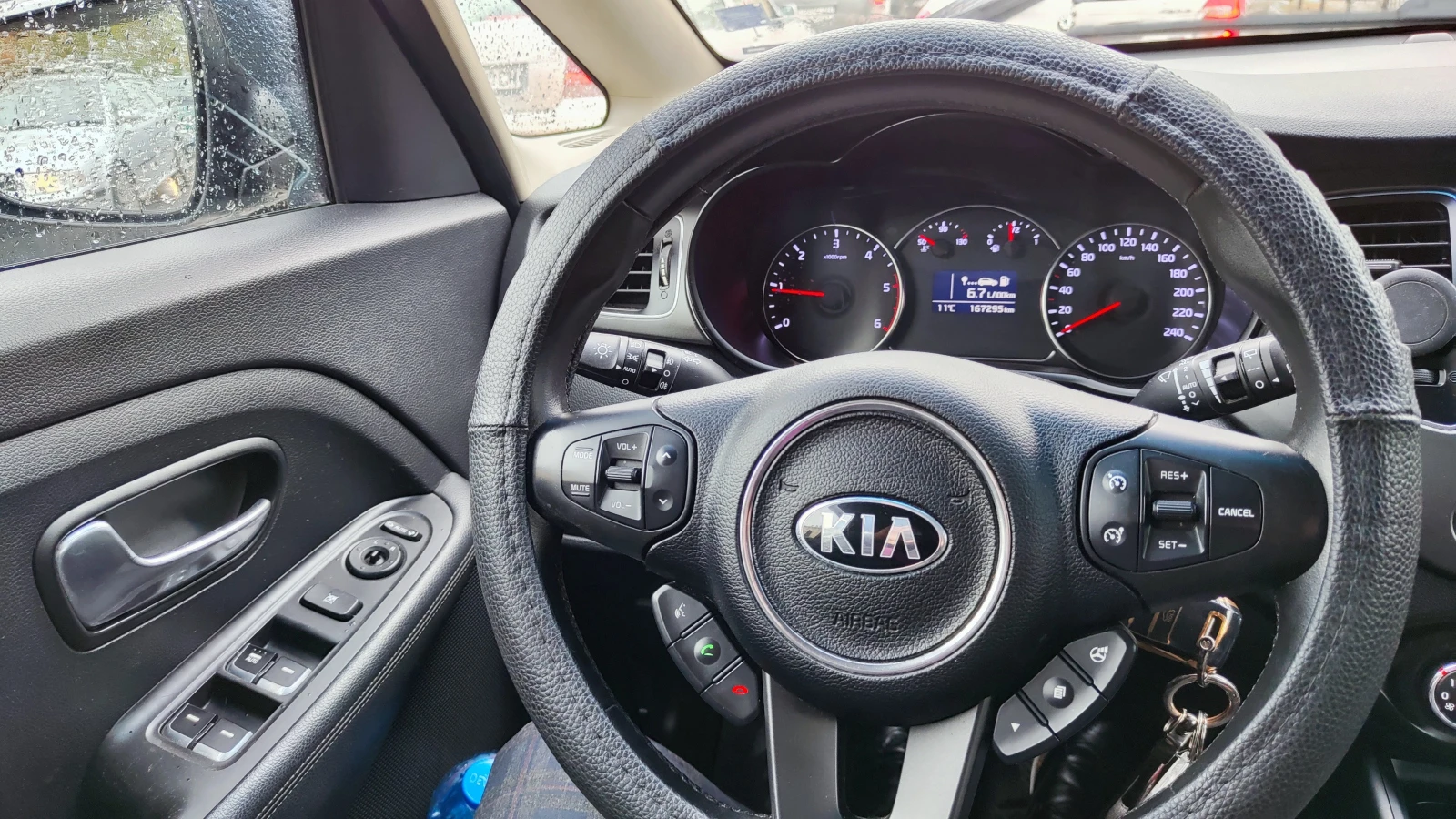 Kia Carens 1.7 CRDi136 /7-местен/ 136 к.с, снимка 3 - Автомобили и джипове - 55030914