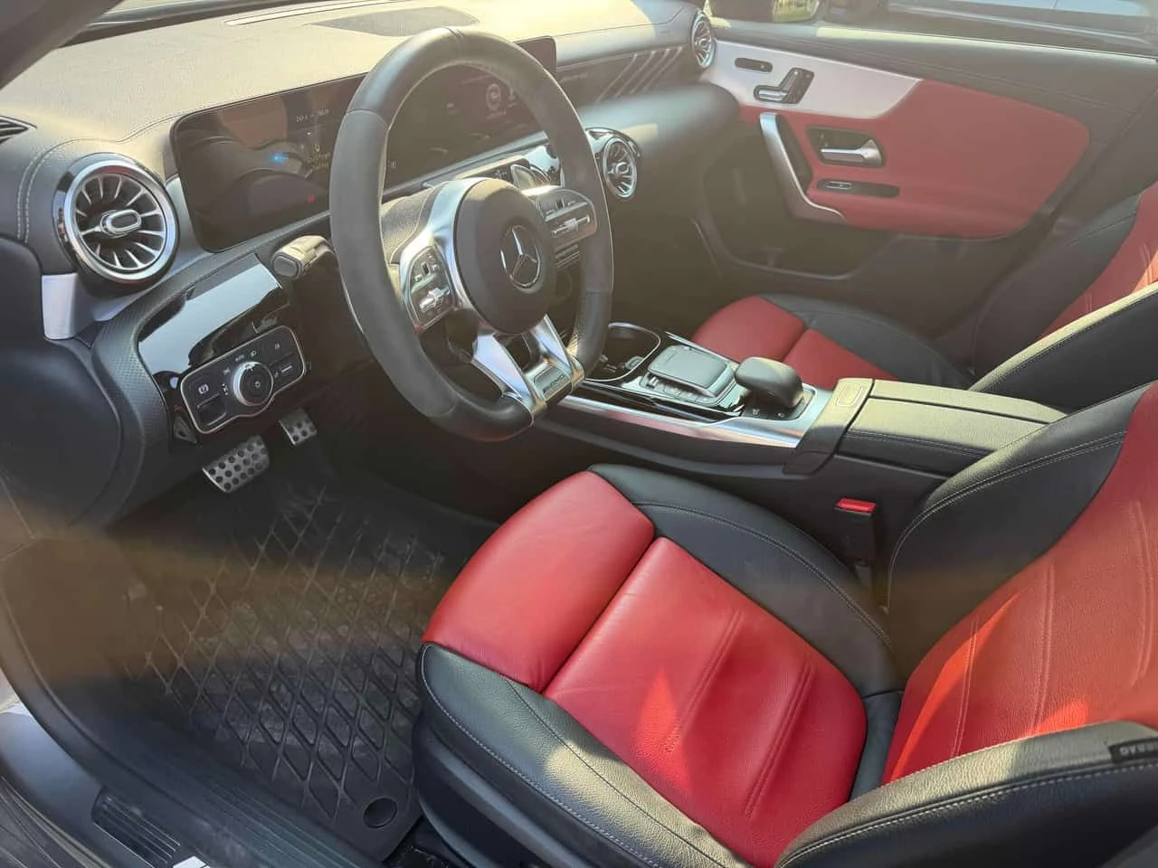 Mercedes-Benz A 35 * AMG * CARFAX * ОПЦИЯ ЗА ФИНАНСИРАНЕ, снимка 5 - Автомобили и джипове - 55645349