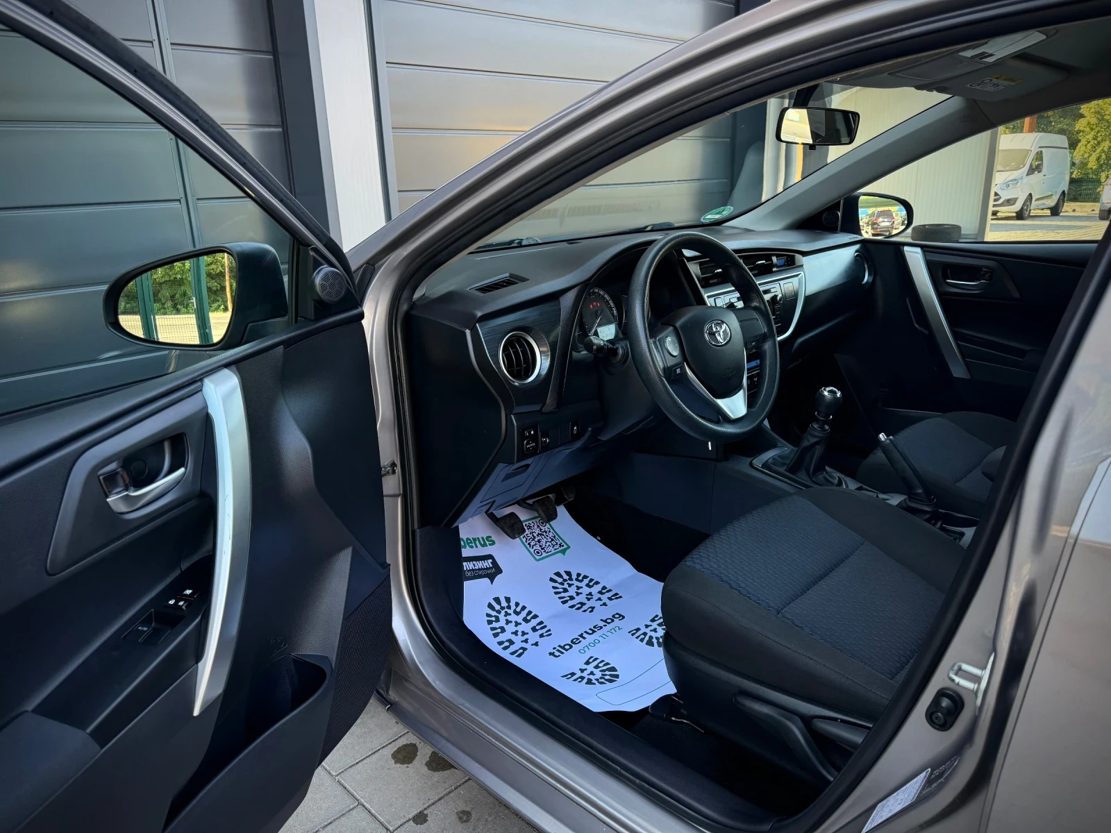 Toyota Auris 1.33* LED * Уникат* , снимка 7 - Автомобили и джипове - 55704039