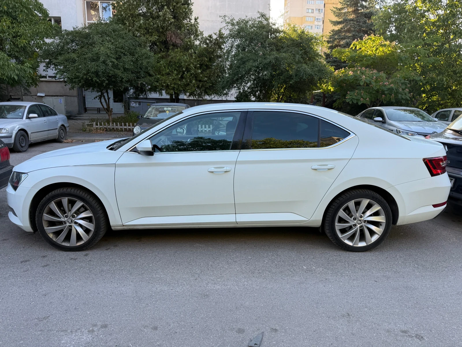 Skoda Superb 2.0 TDi Style 4x4, снимка 4 - Автомобили и джипове - 55807985