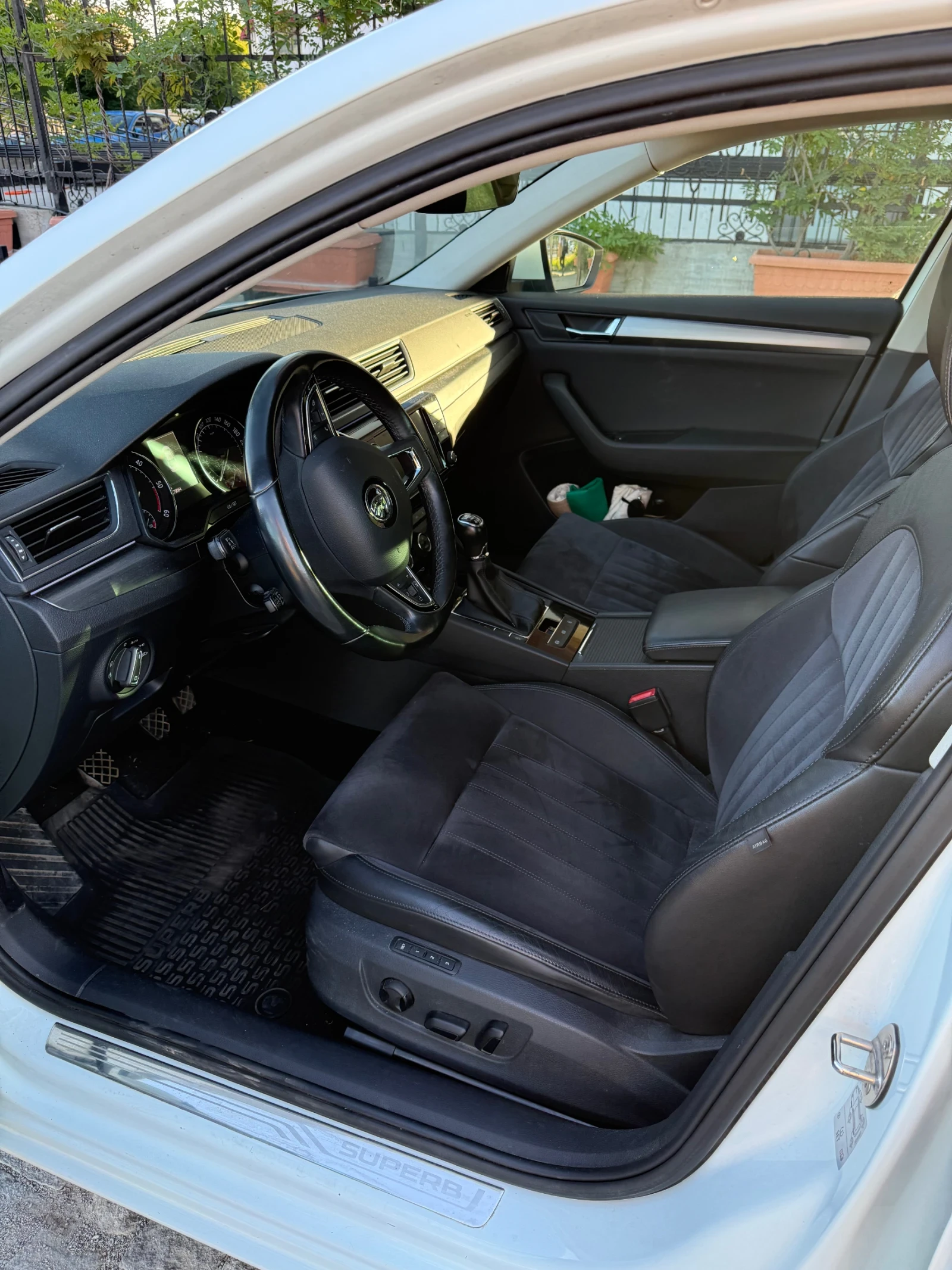 Skoda Superb 2.0 TDi Style 4x4, снимка 9 - Автомобили и джипове - 55807985