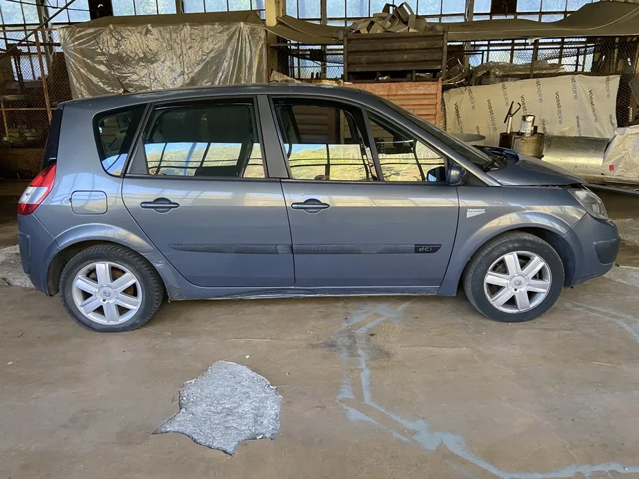 Renault Scenic 1, 5 dci, снимка 3 - Автомобили и джипове - 56061249