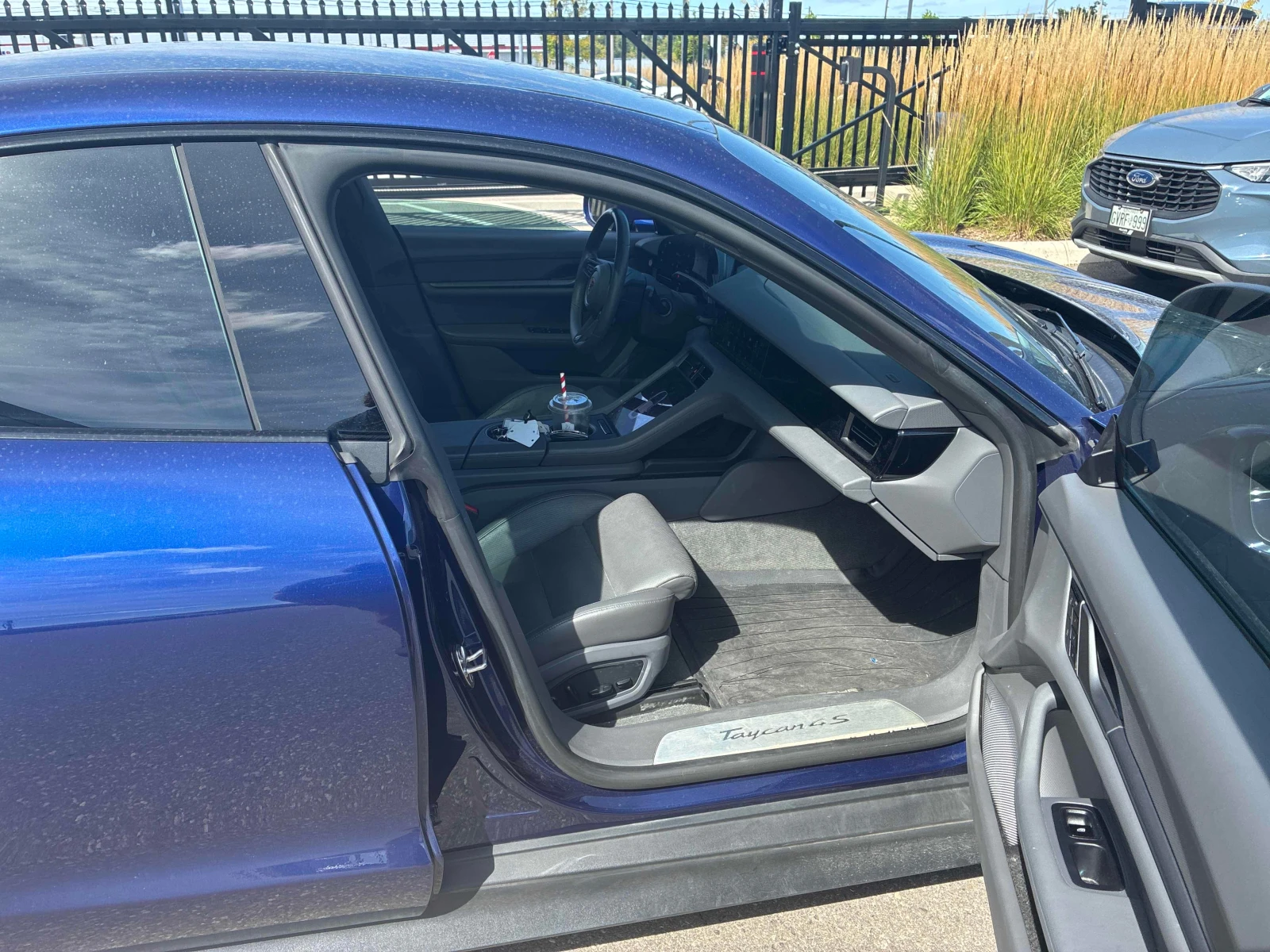 Porsche Taycan 4S | CARFAX | ГЛАВНО ПРЕДСТАВИТЕЛСТВО НА PORSCHE, снимка 11 - Автомобили и джипове - 56137116