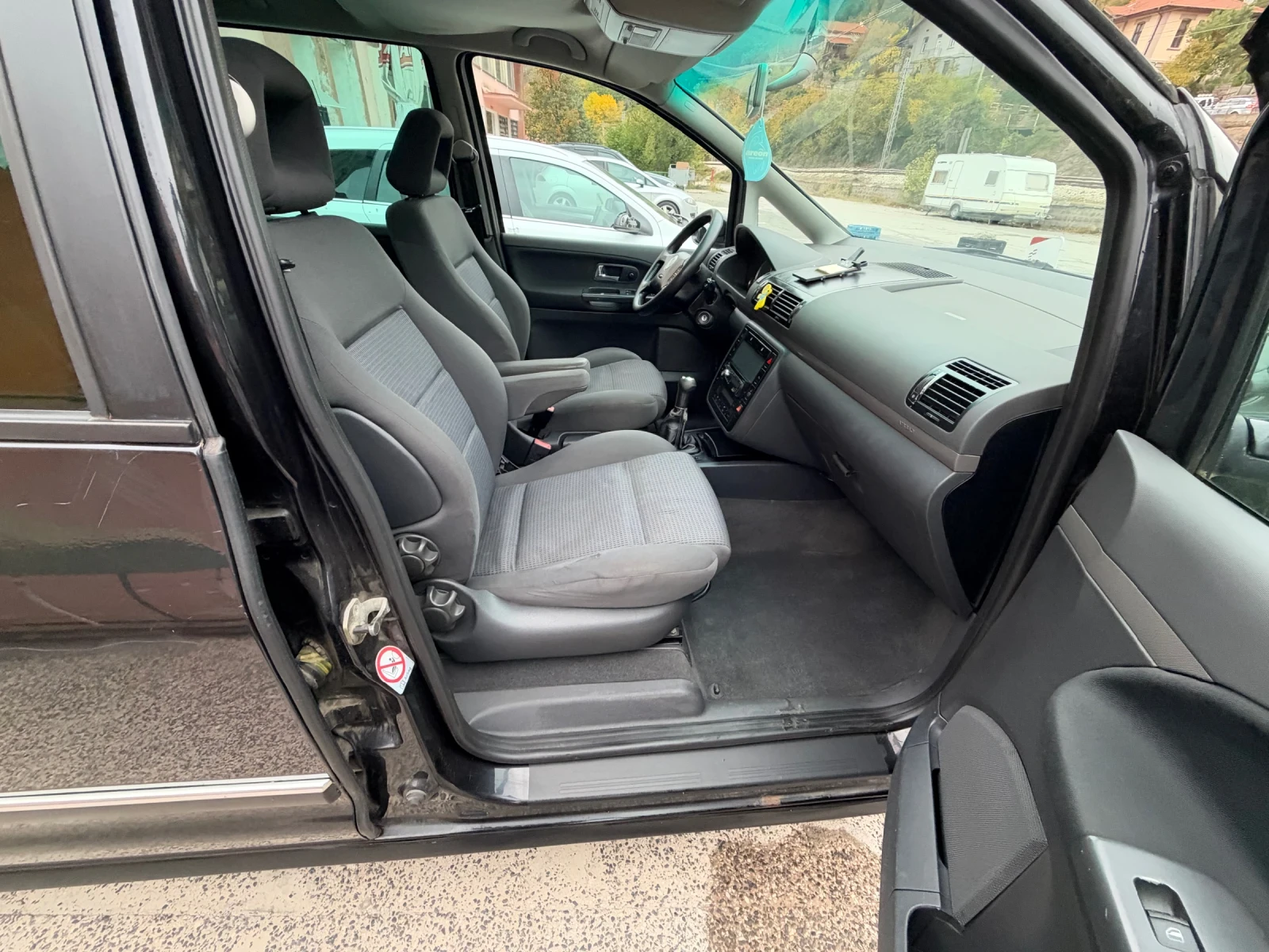 VW Sharan TDI 4x4, снимка 17 - Автомобили и джипове - 56522920