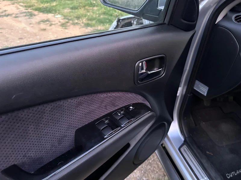 Mitsubishi Outlander 2.0 136к.с., снимка 10 - Автомобили и джипове - 50609158