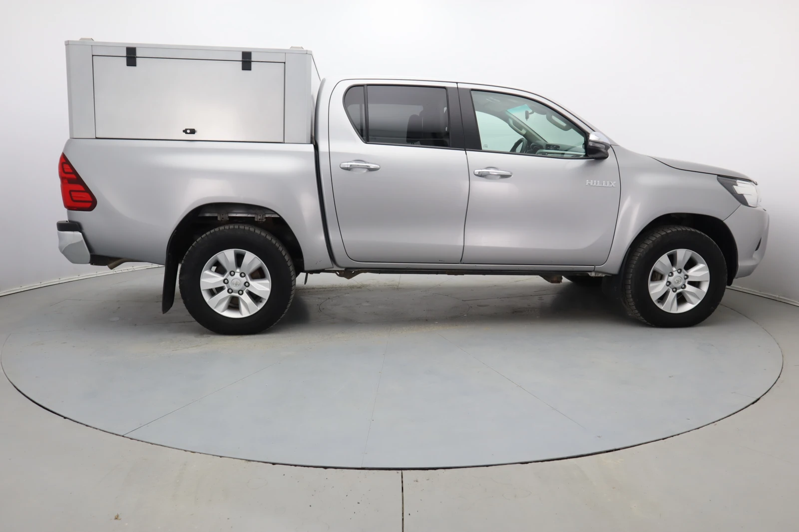 Toyota Hilux Double Cab 2.4D - изображение 7