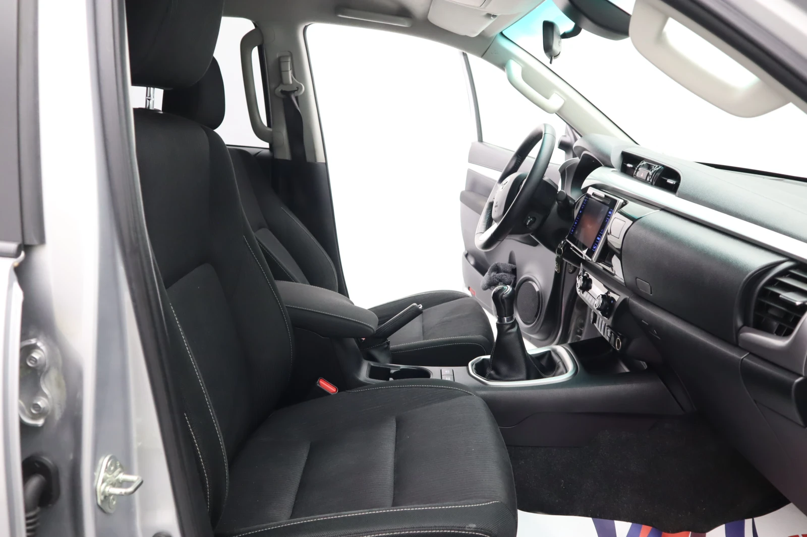 Toyota Hilux Double Cab 2.4D - изображение 10