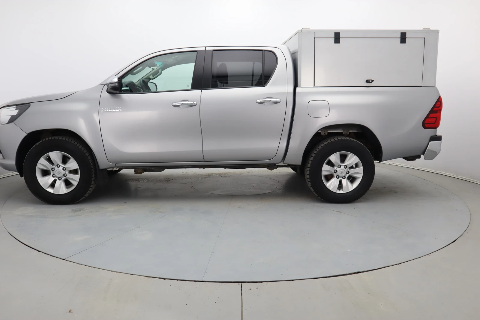 Toyota Hilux Double Cab 2.4D - изображение 8