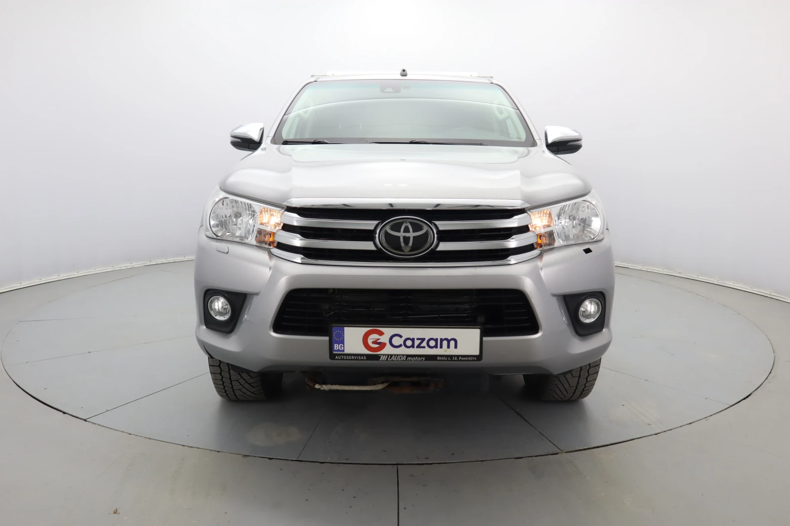 Toyota Hilux Double Cab 2.4D - изображение 2