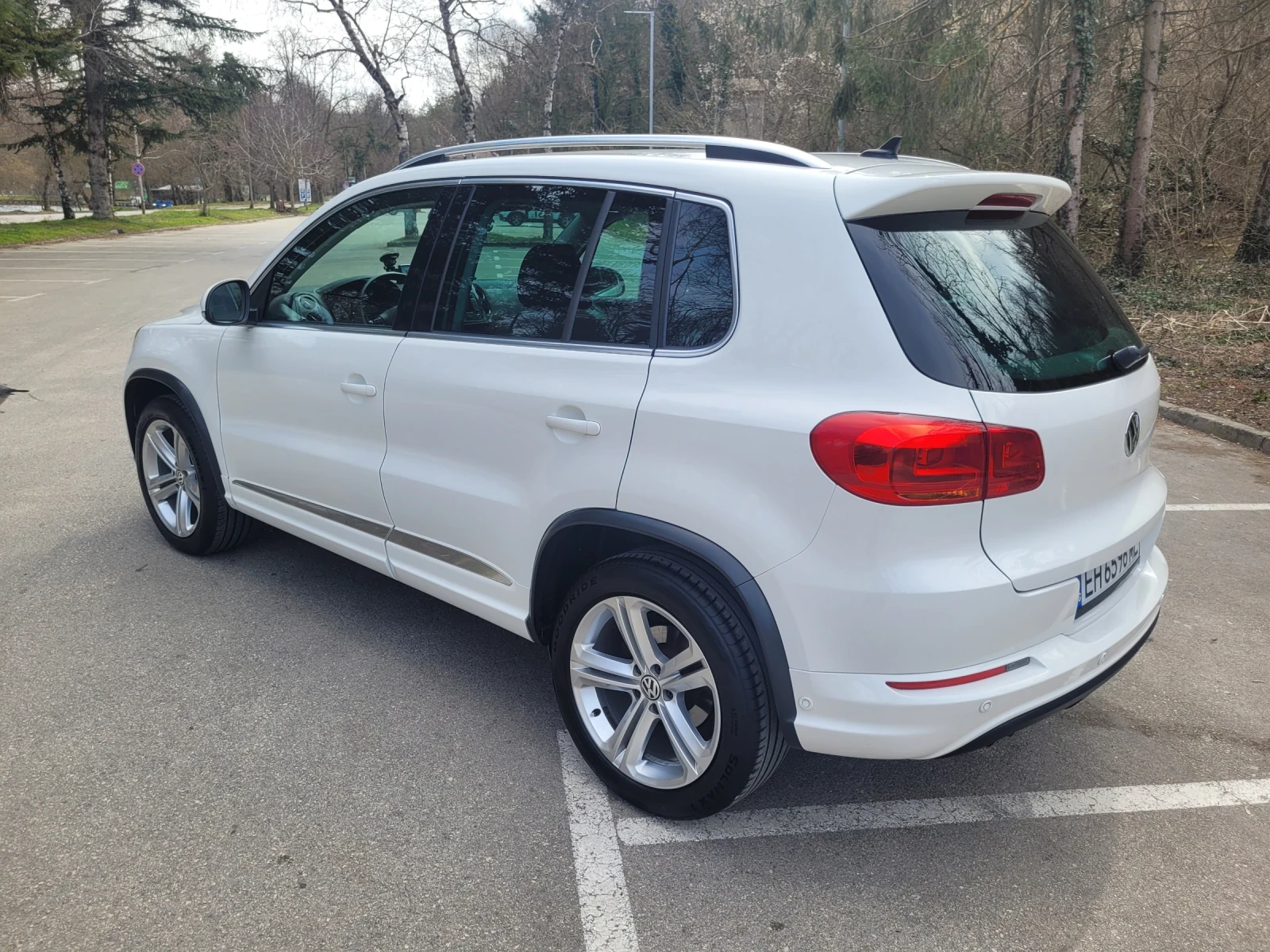 VW Tiguan 2.0TDI R-LINE TOP TOP, снимка 5 - Автомобили и джипове - 53885326