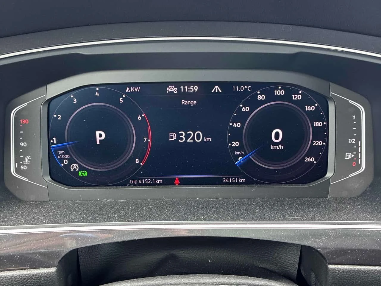 VW Tiguan Comfortline R Line Black Edition/ПАНОРАМА, снимка 8 - Автомобили и джипове - 54508806