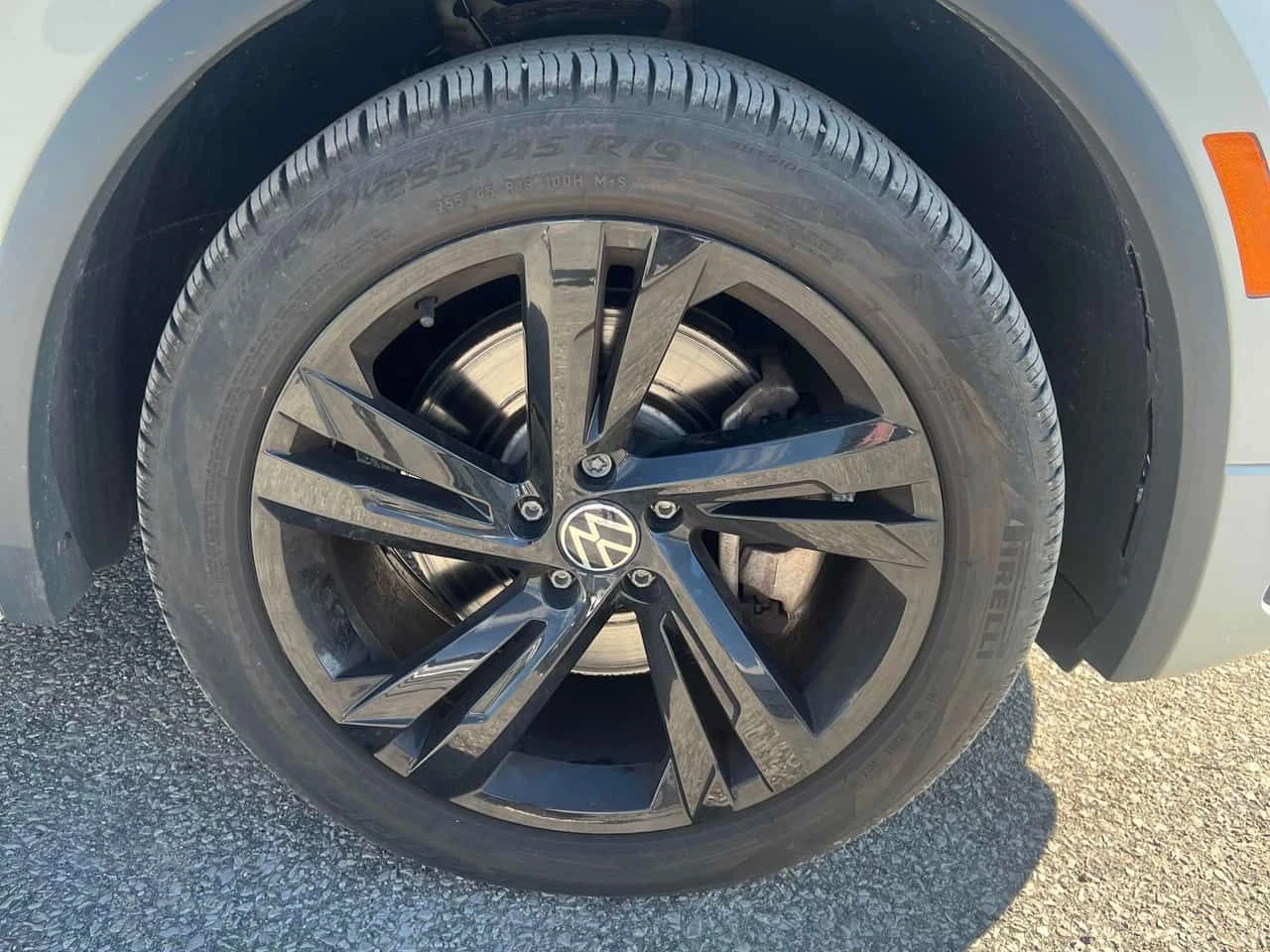 VW Tiguan Comfortline R Line Black Edition/ПАНОРАМА, снимка 6 - Автомобили и джипове - 54508806