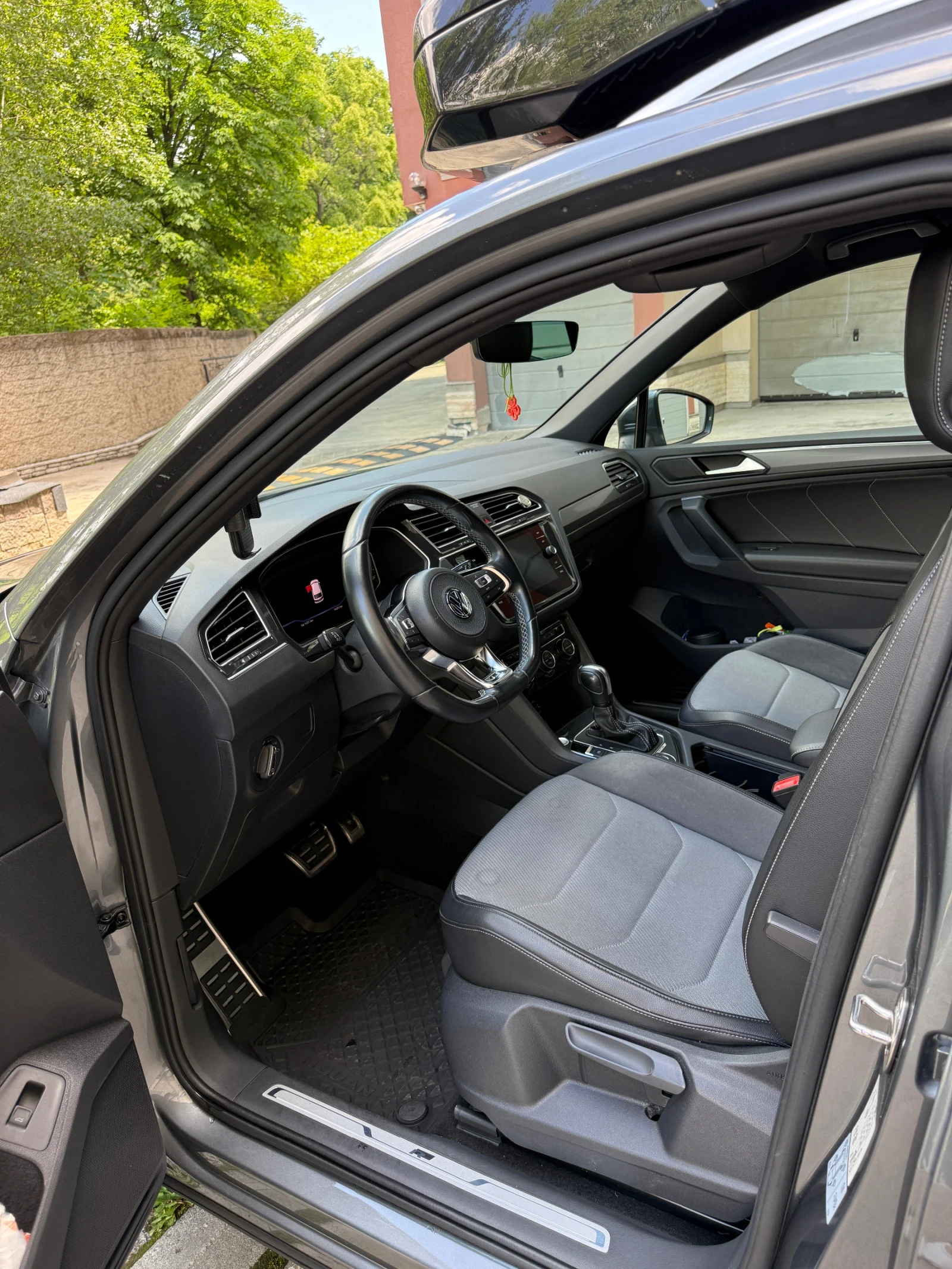 VW Tiguan 2.0TSI 4 motion, снимка 7 - Автомобили и джипове - 54668534