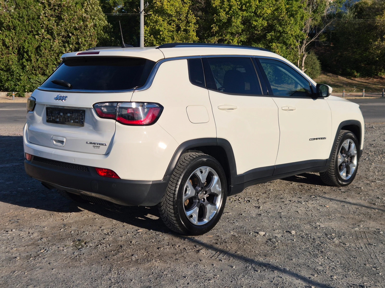 Jeep Compass 1.6d Limited, снимка 5 - Автомобили и джипове - 56333984