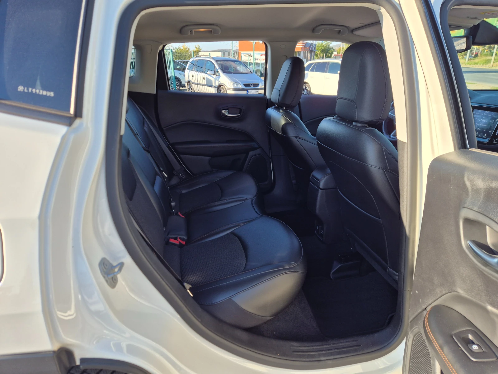 Jeep Compass 1.6d Limited, снимка 10 - Автомобили и джипове - 56333984