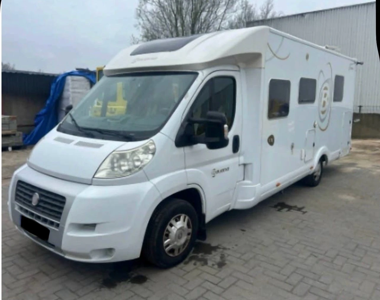 Кемпер Bavaria-Camp T73, снимка 3 - Каравани и кемпери - 55671152