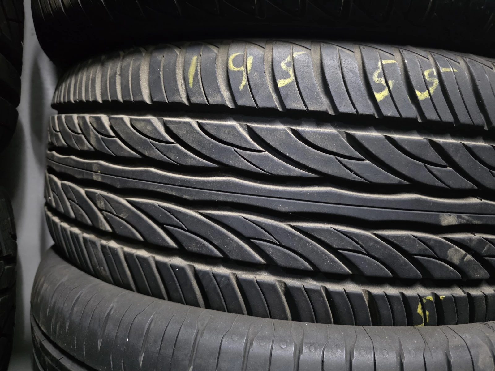 Гуми Летни 195/55R16, снимка 4 - Гуми и джанти - 56716342