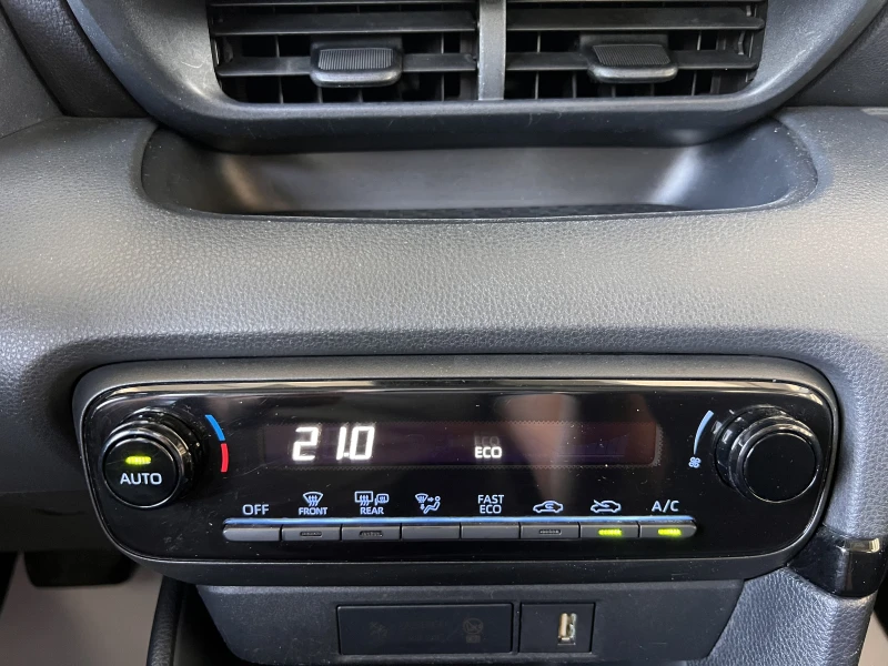 Toyota Yaris LIGHT/HYBRID/1.5vvt-i/115K.C./Е-CVT AT, снимка 15 - Автомобили и джипове - 50667048