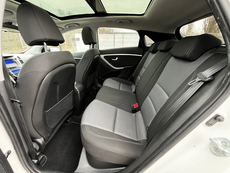 Hyundai I30 1.6CRDI * Автомат* * Панорама* , снимка 12 - Автомобили и джипове - 53054793