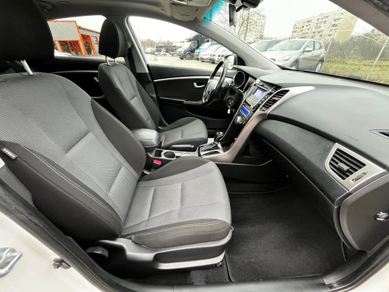 Hyundai I30 1.6CRDI * Автомат* * Панорама* , снимка 10 - Автомобили и джипове - 53054793