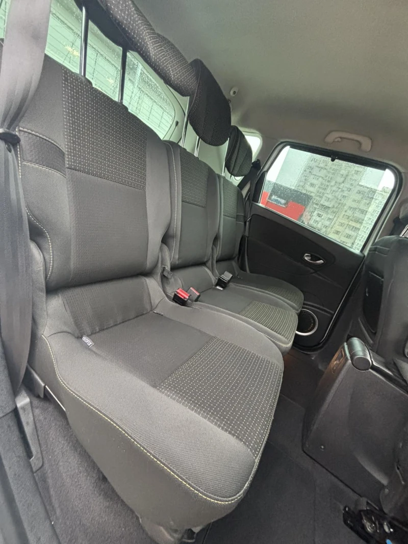 Renault Scenic 1.9DCI, снимка 8 - Автомобили и джипове - 53370970