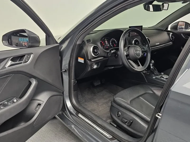 Audi A3 2.0 TFSI, снимка 10 - Автомобили и джипове - 54139666