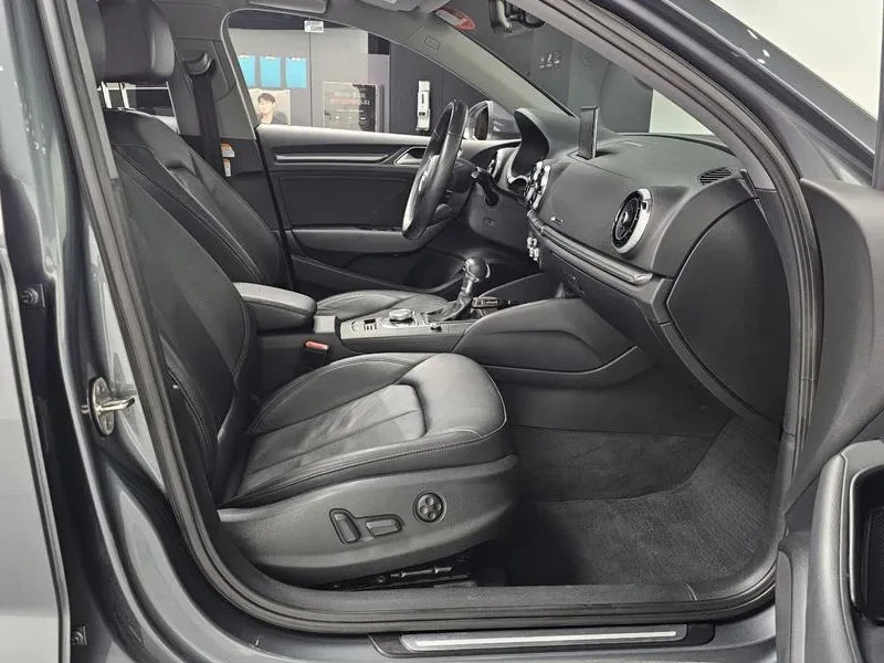 Audi A3 2.0 TFSI, снимка 11 - Автомобили и джипове - 54139666