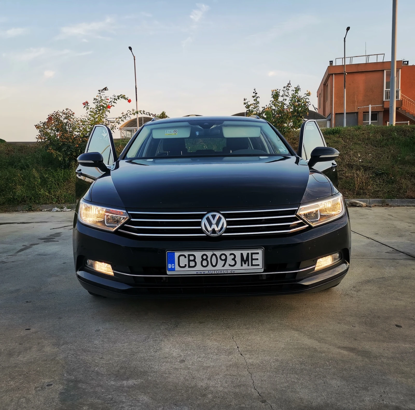 VW Passat 2.0 TDI /НАПЪЛНО ОБСЛУЖЕН/ Comf. Navi Kam AHK ACC - [1] 