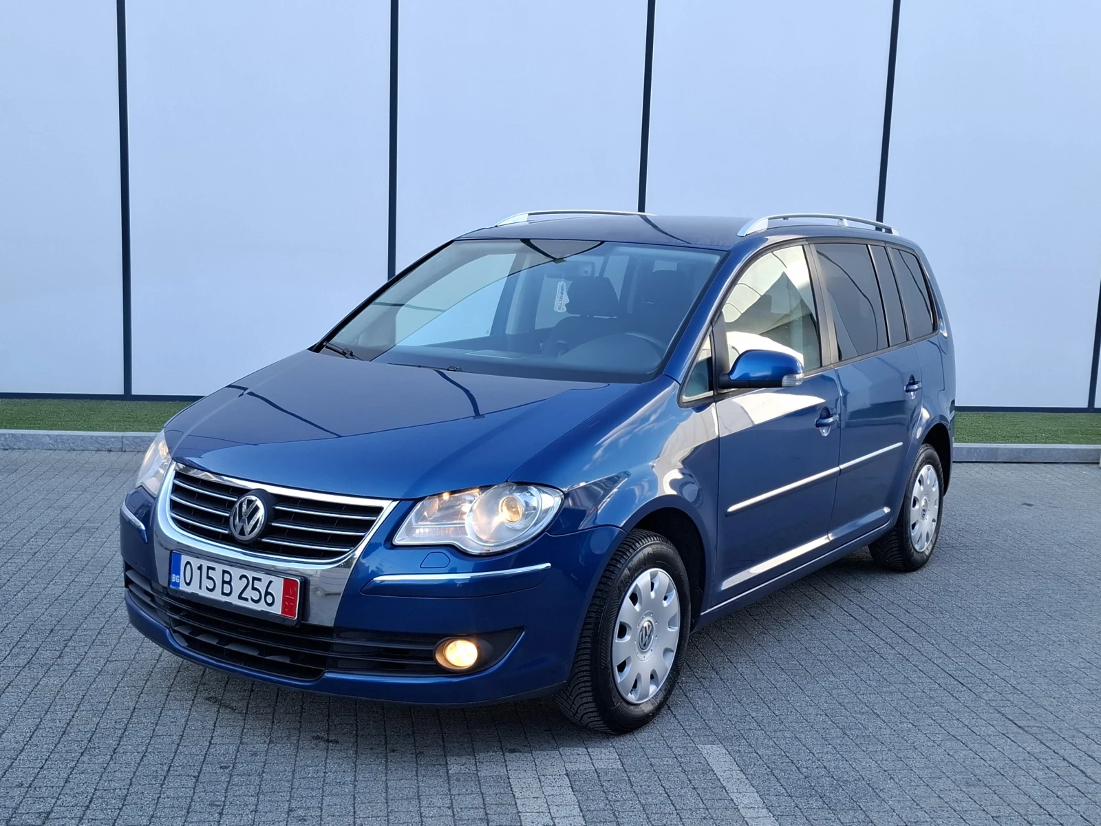 VW Touran 2.0 TDI* (140кс)* * FACELIFT* XENON* NAVI* 6-СКОРО - изображение 2