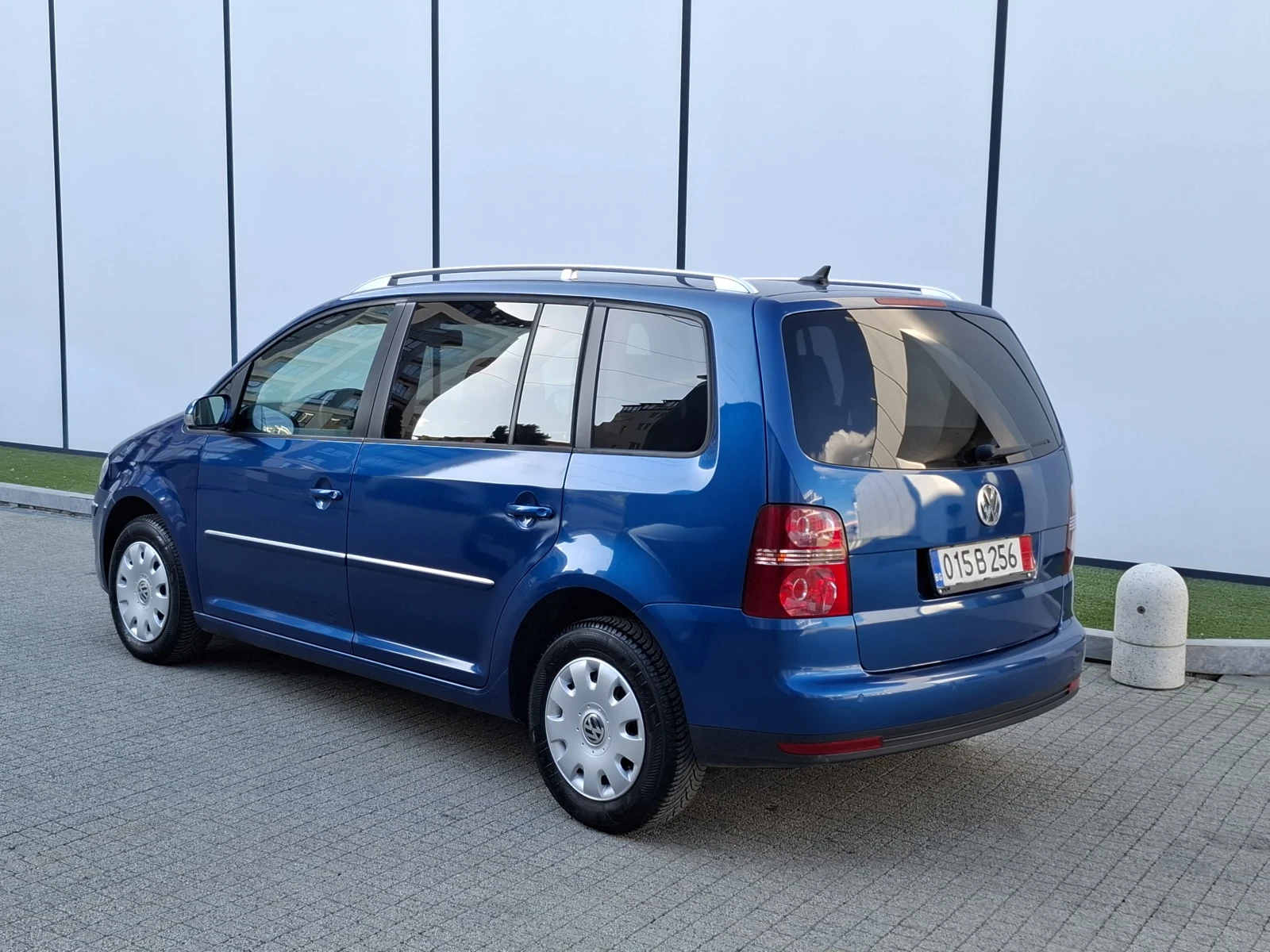 VW Touran 2.0 TDI* (140кс)* * FACELIFT* XENON* NAVI* 6-СКОРО - изображение 7
