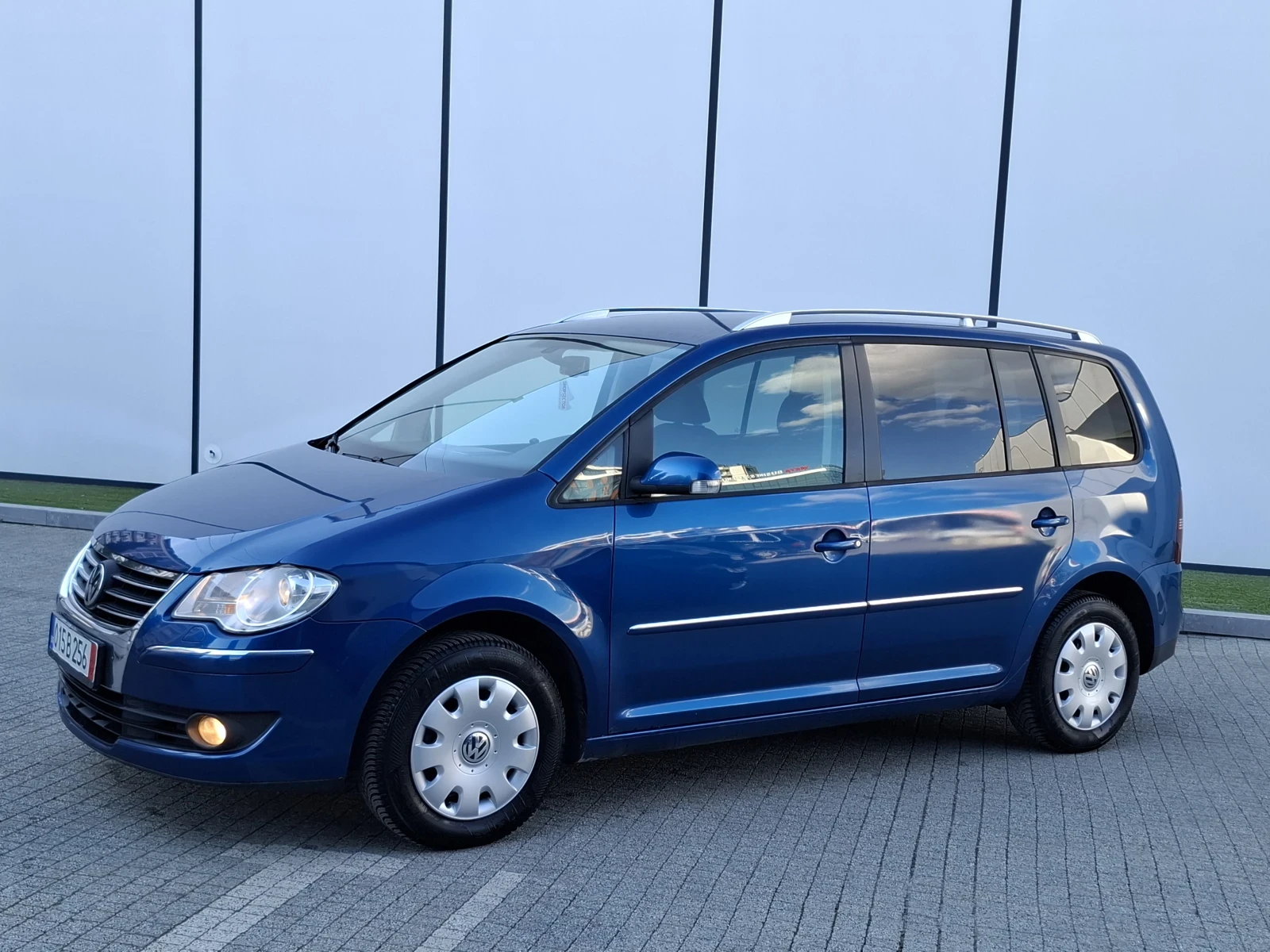 VW Touran 2.0 TDI* (140кс)* * FACELIFT* XENON* NAVI* 6-СКОРО - изображение 4