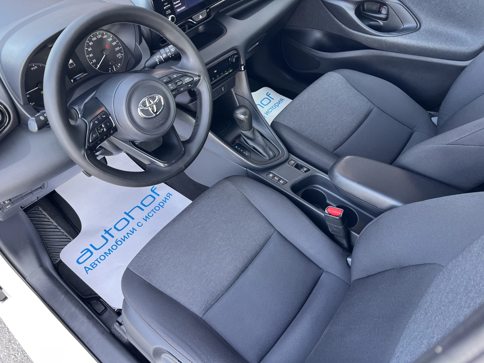 Toyota Yaris LIGHT/HYBRID/1.5vvt-i/115K.C./Е-CVT AT - изображение 7