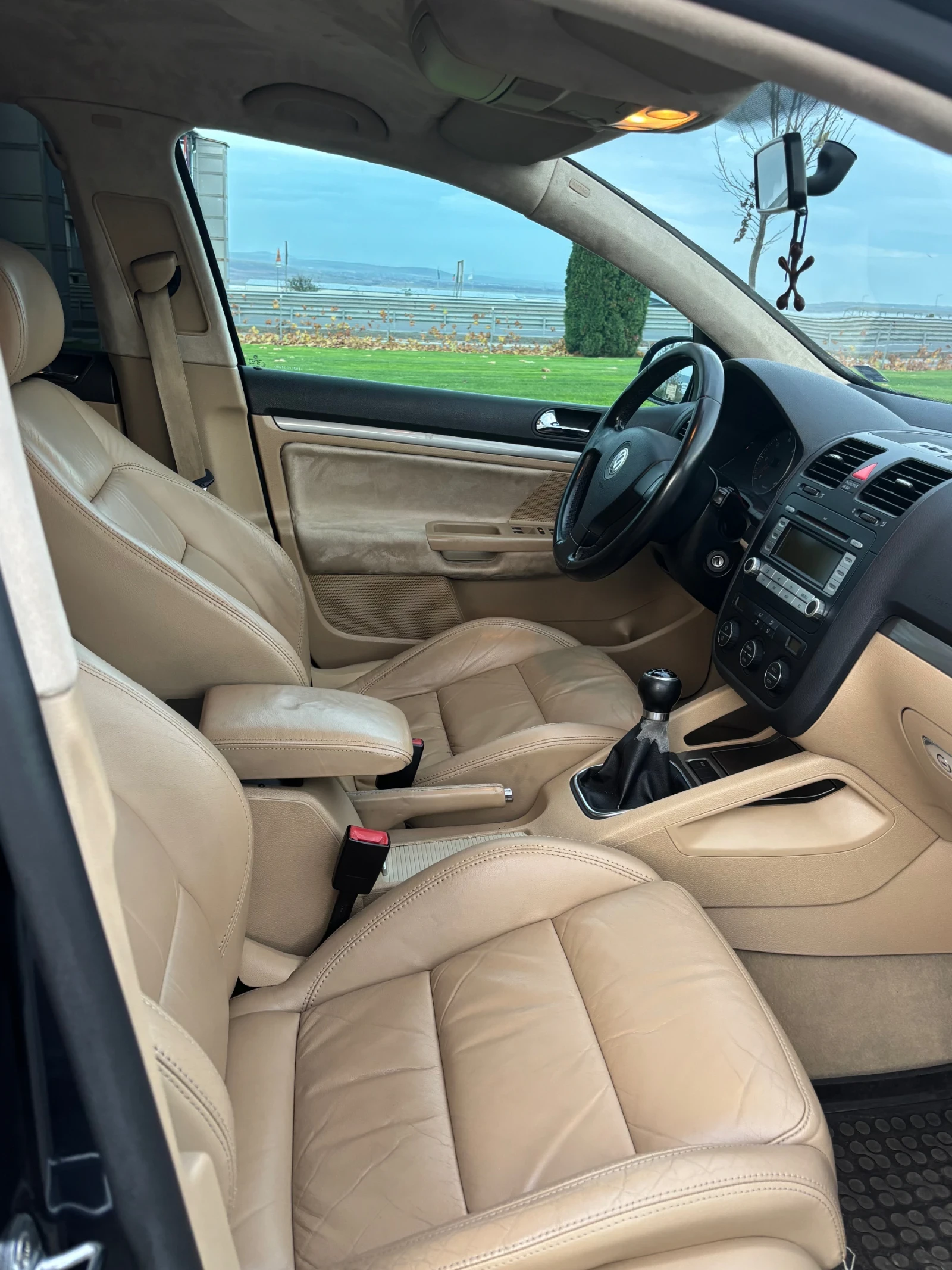 VW Golf 1.9TDI 6ск., снимка 13 - Автомобили и джипове - 53734096