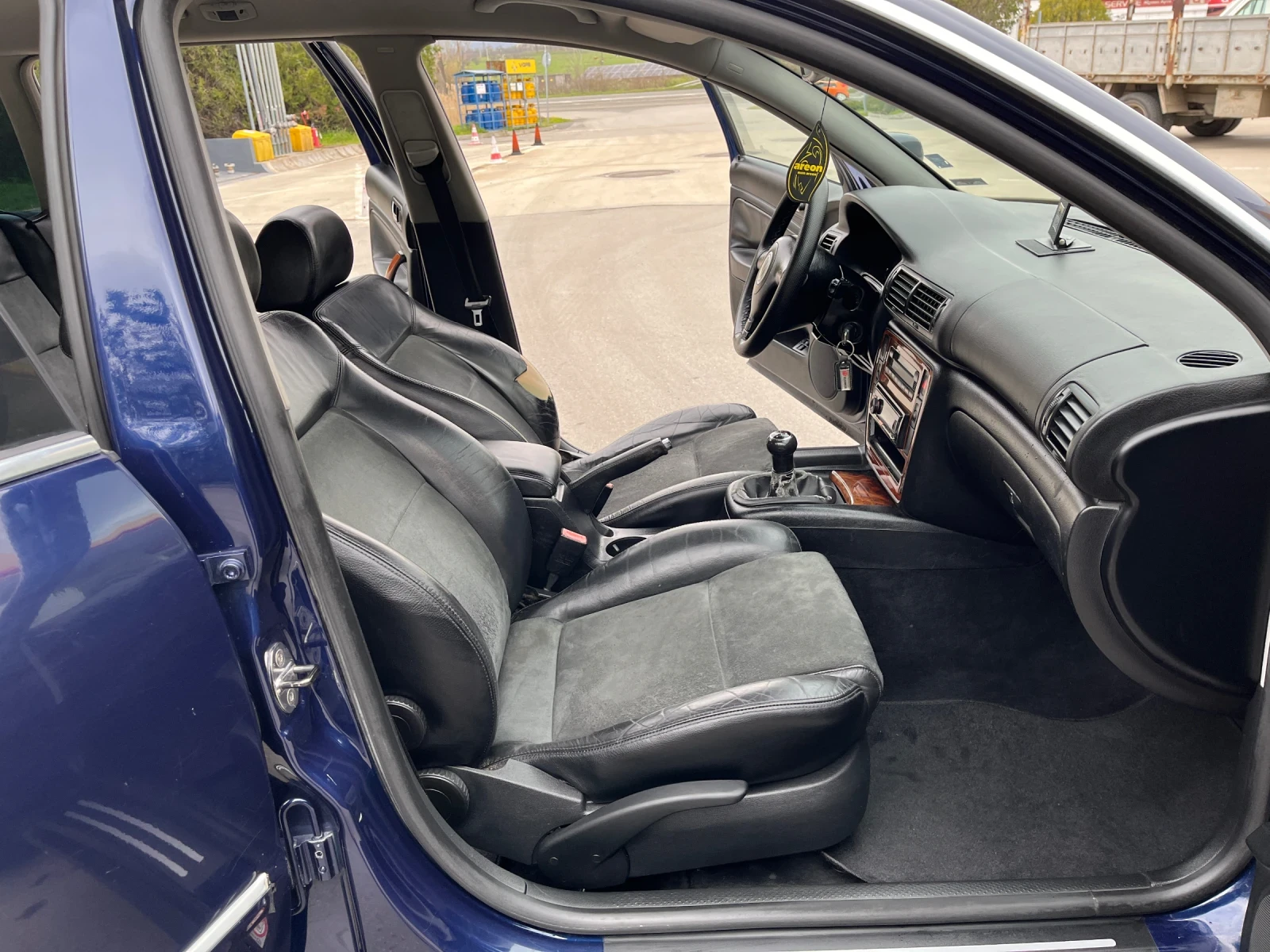 VW Passat 1.9TDI/131/AVF/6/СКОРОСТА, снимка 12 - Автомобили и джипове - 54058344