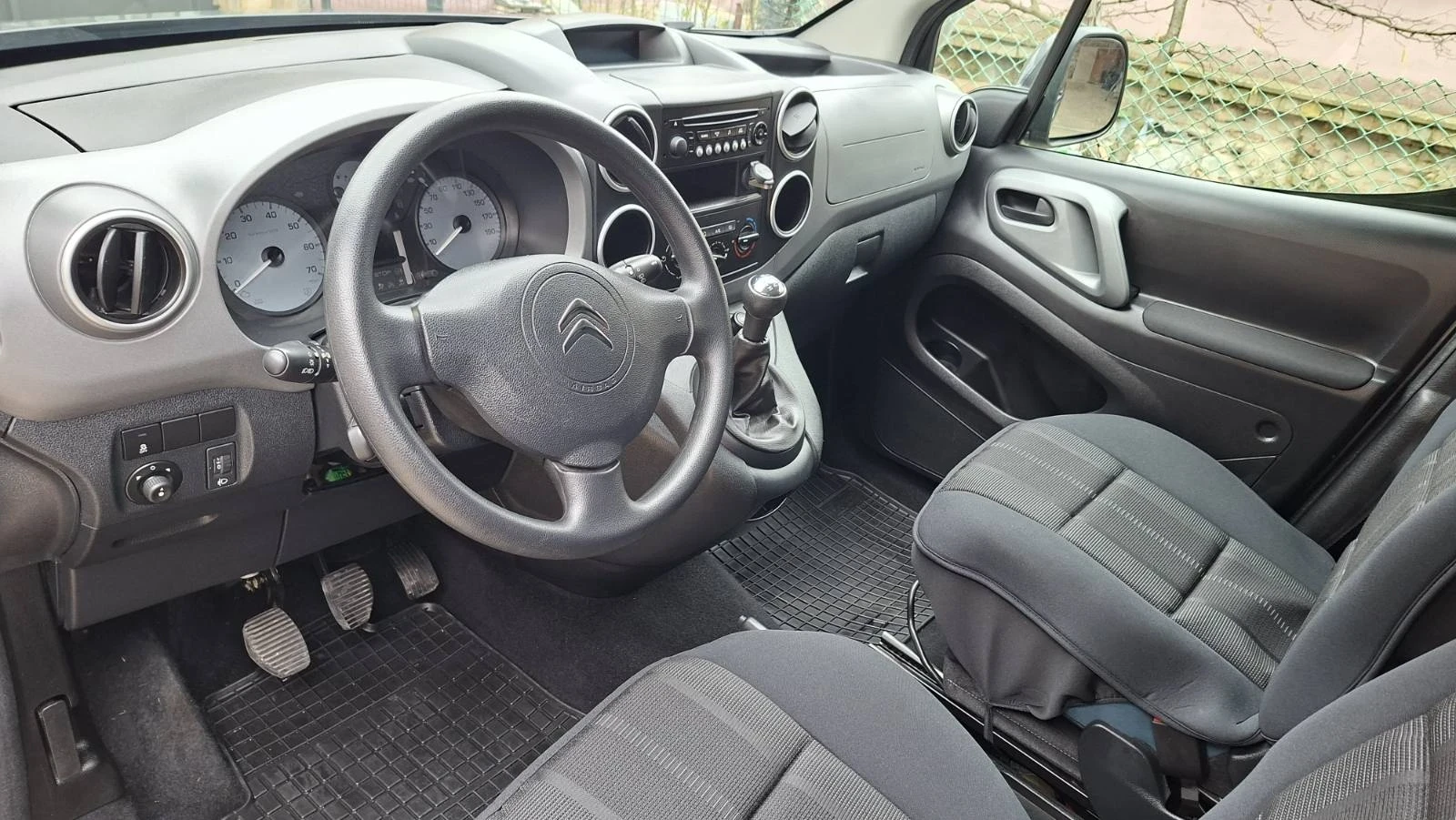 Citroen Berlingo 1.6 HDI , снимка 10 - Автомобили и джипове - 54284073