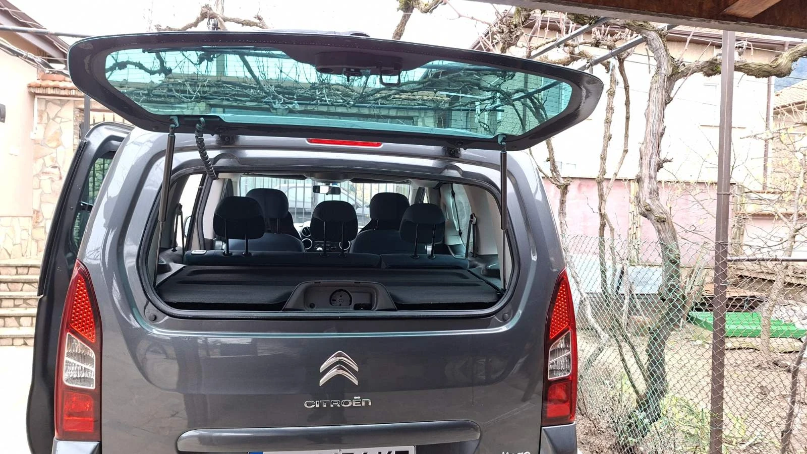 Citroen Berlingo 1.6 HDI , снимка 5 - Автомобили и джипове - 54284073