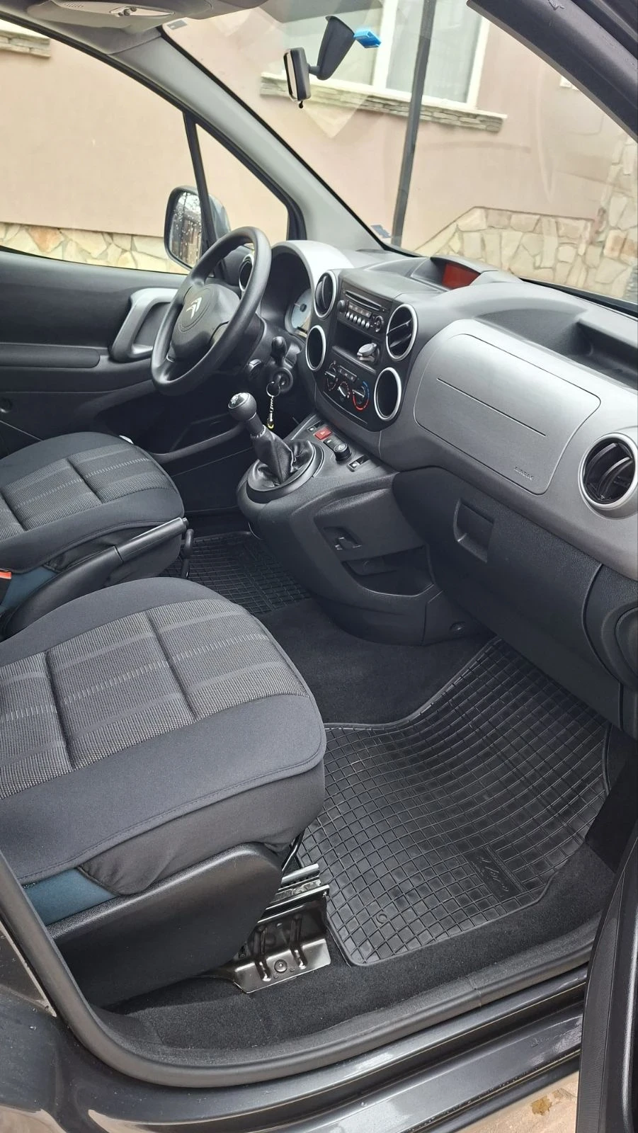 Citroen Berlingo 1.6 HDI , снимка 9 - Автомобили и джипове - 54284073